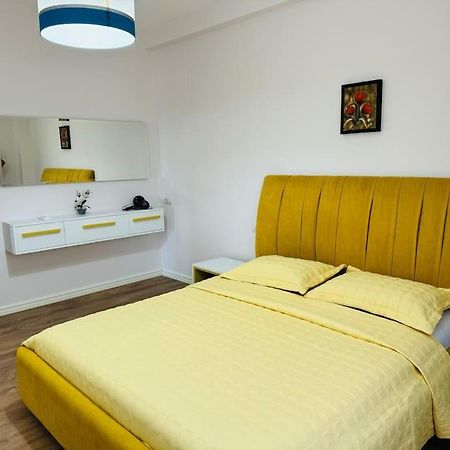 Yellow Apartment Durrës Esterno foto