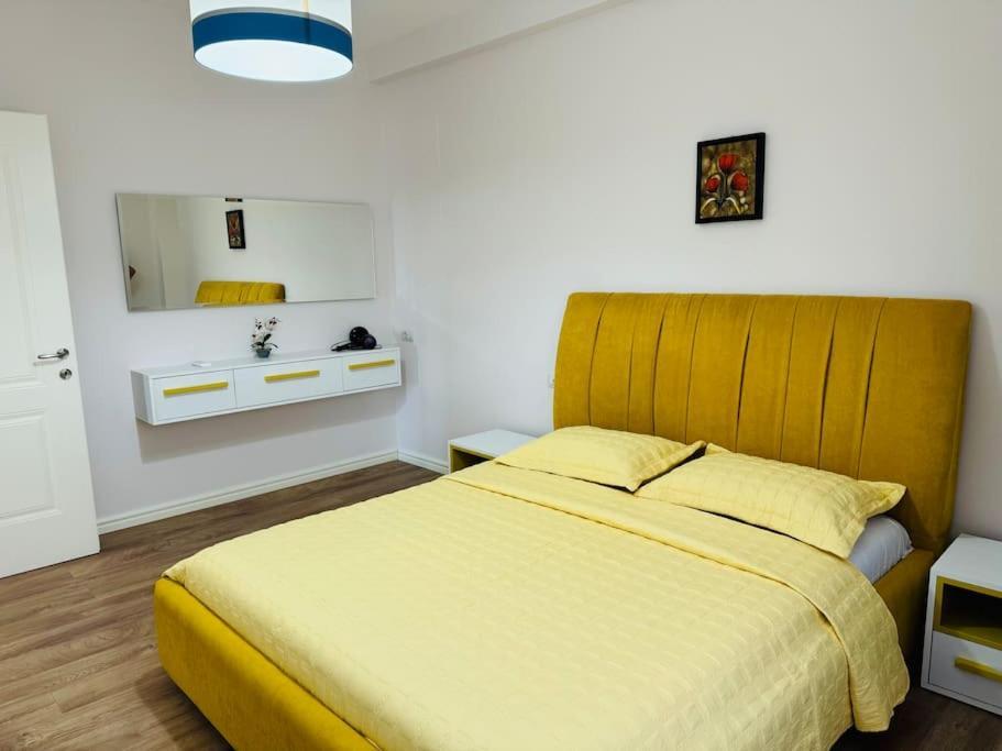 Yellow Apartment Durrës Esterno foto