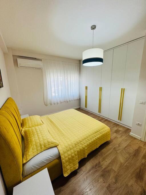Yellow Apartment Durrës Esterno foto