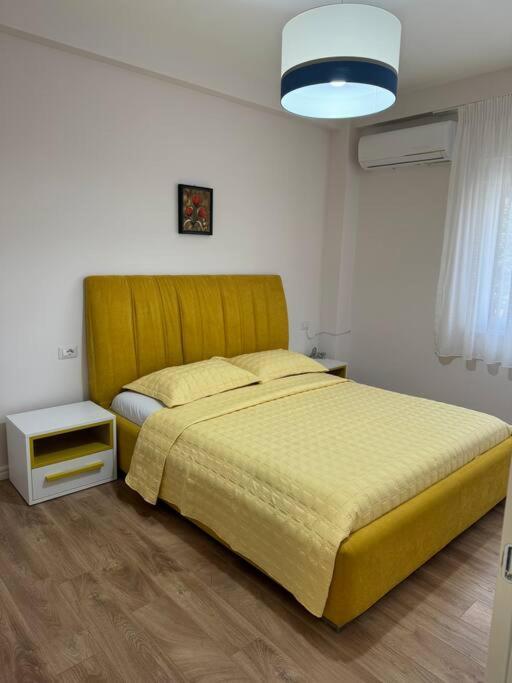 Yellow Apartment Durrës Esterno foto